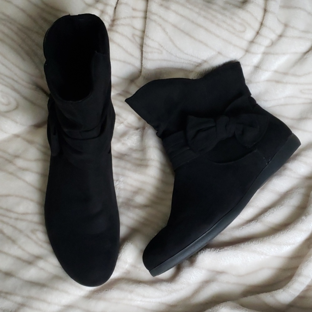 Black suede material ankle booties
